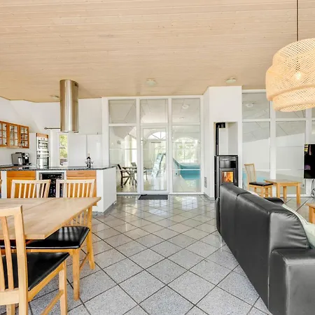 18-person Pool House With Indoor Hot Tub, Water Slide And Outdoor Hot Tub بيت للعطل Ulfborg