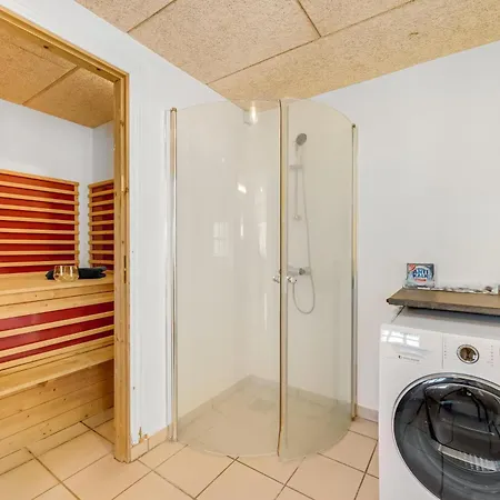 18-person Pool House With Indoor Hot Tub, Water Slide And Outdoor Hot Tub Feriehus