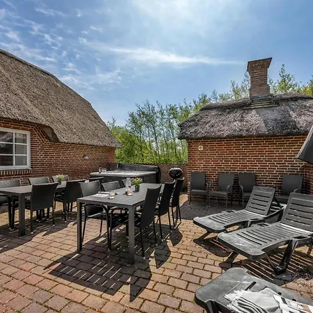18-person Pool House With Indoor Hot Tub, Water Slide And Outdoor Hot Tub Feriehus *